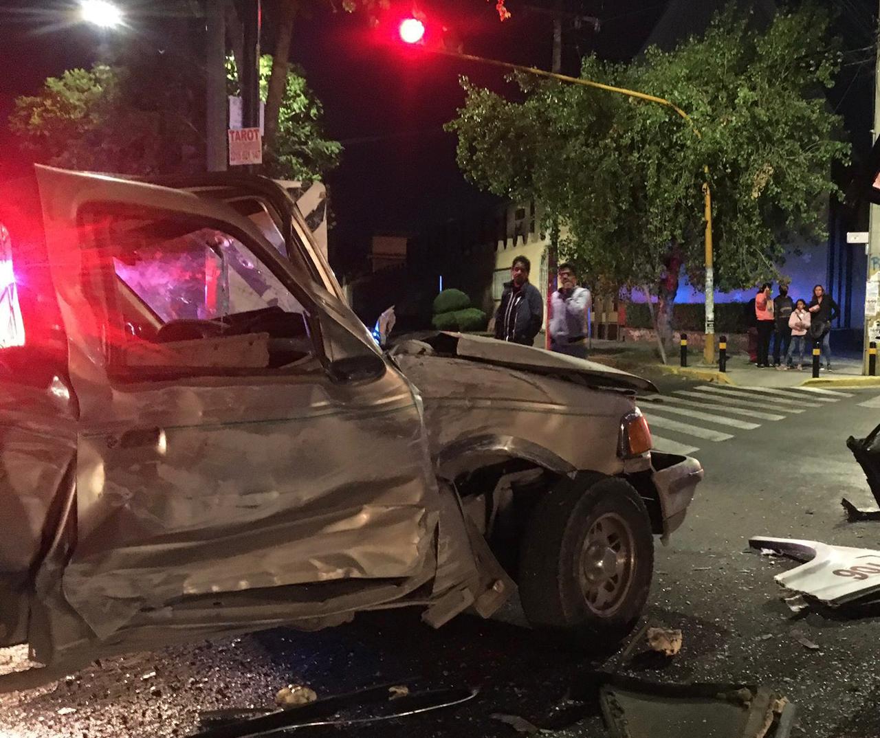 Choque Entre Alimentadora De RUTA Y Auto Deja Tres Lesionados En