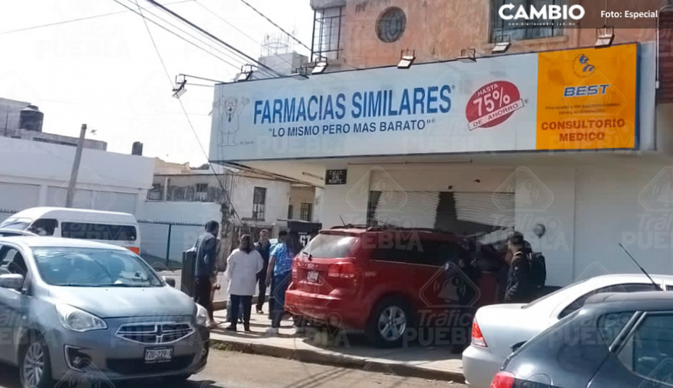 Camioneta Termina Dentro De Farmacia Similares Por Fuerte Choque Con