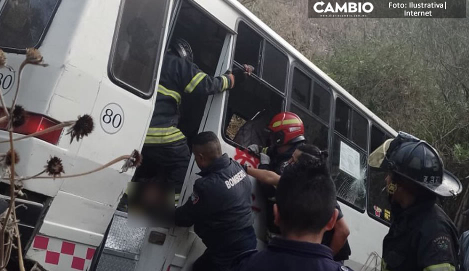 VIDEO Así fue el choque de un microbús vs dos autos en Naucalpan deja