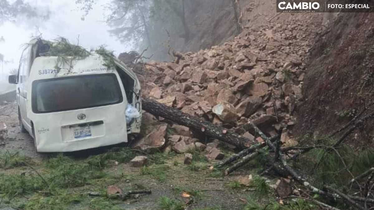 La vieron cerca Se desgaja cerro en Pahuatlán y sepulta camioneta VIDEO